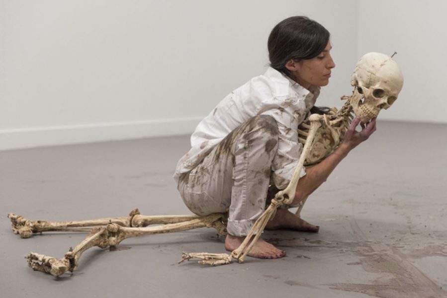 Cleaning the mirror, 2016, 8 ώρες