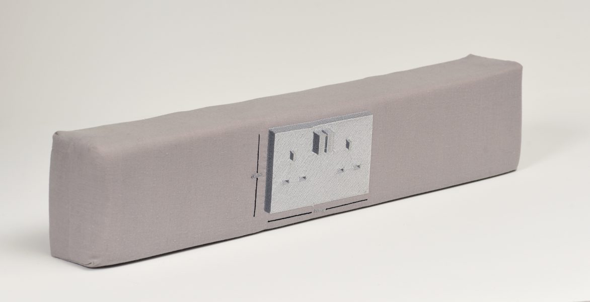 Socket Socket On The Wall, 2021 Ψηφιακό κέντημα σε βαμβακερό ύφασμα και αφρολέξ, 7 x 40 x 10 εκ.