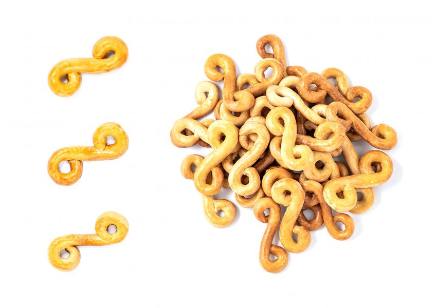 Τα κουλουράκια της γιαγιάς Ελένης, 2020, διαστάσεις μεταβλητές, βούτυρο, ζάχαρη, κανέλα, βανίλια, μαγειρική αμμωνία, χυμός πορτοκαλιού, ξύσμα πορτοκαλιού και λεμονιού, αλεύρι