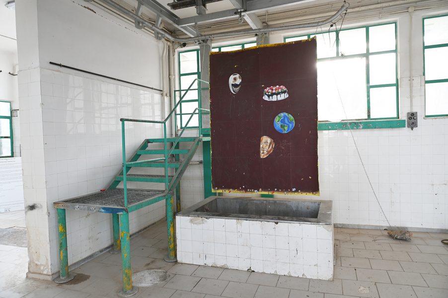 Fragmented images, fragmented stories, Paulo Nimer Pjota, Old Slaughterhouse of Chios, 2021. Photo by Yiannis Voulgaris. Courtesy of the artist and DEO projects