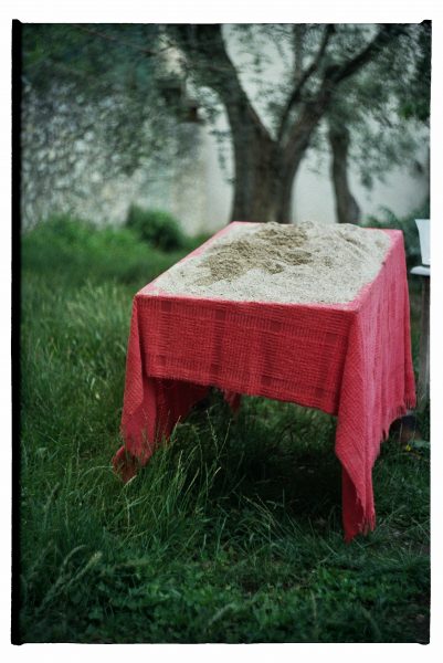 Thirty Memory Receptacles from Unknown Familiar Places _Re-collecting, 2019, Αναλογική φωτογραφία: Άμμος από την λίμνη Garda
